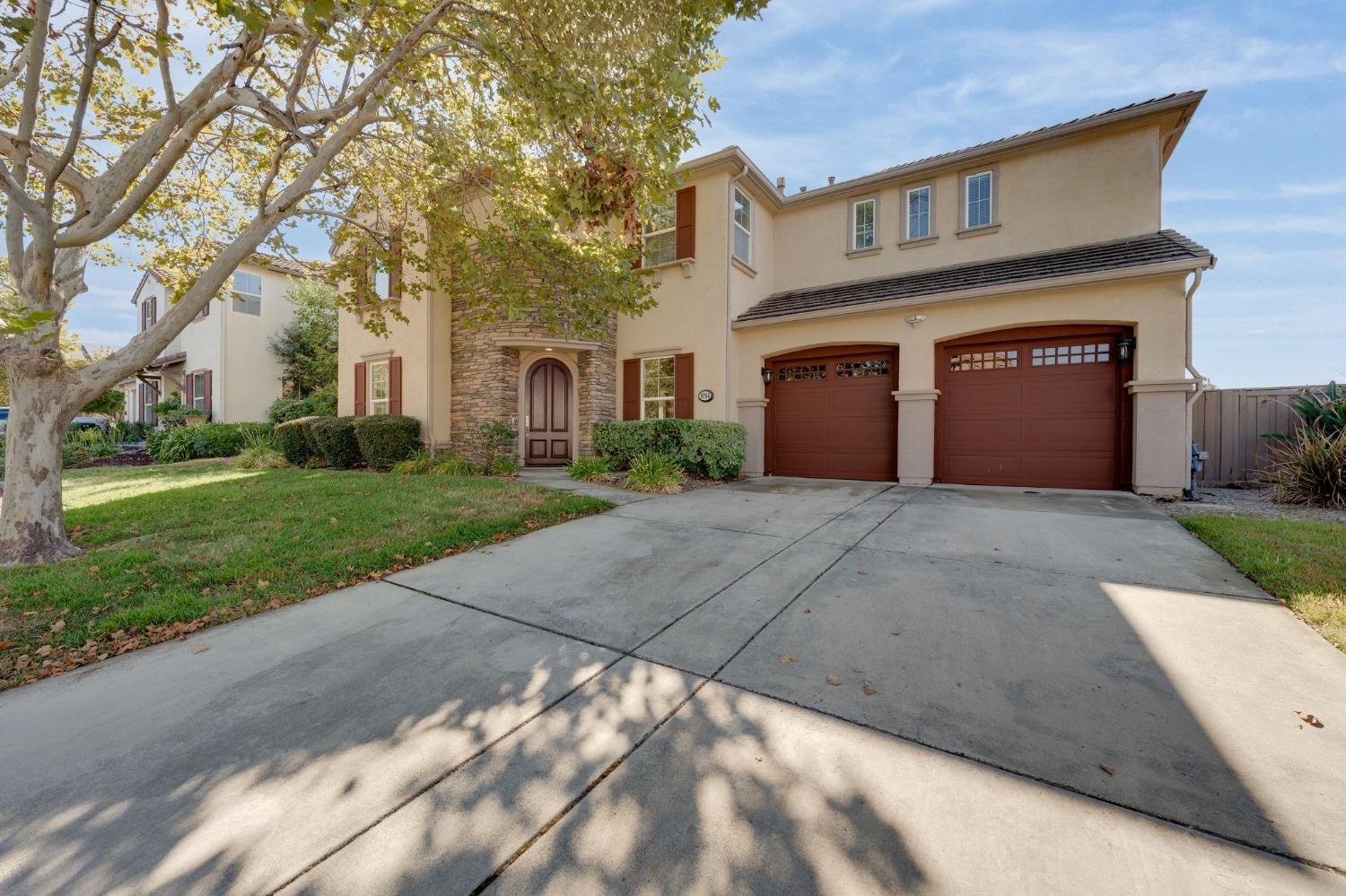 Detail Gallery Image 1 of 47 For 9255 Pinehurst Dr, Roseville,  CA 95747 - 4 Beds | 3/1 Baths