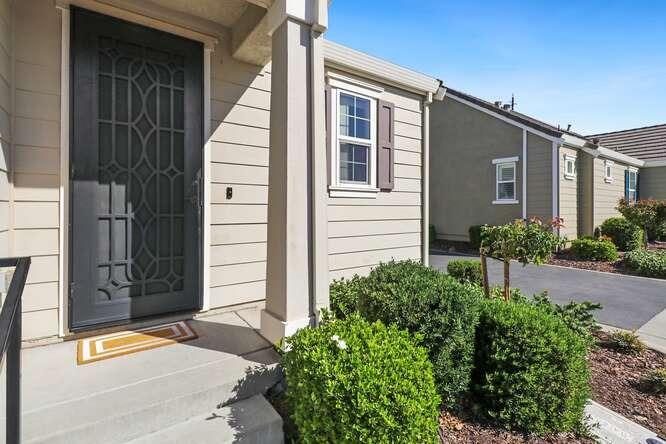 Detail Gallery Image 2 of 55 For 9679 Dartwell Way, Sacramento,  CA 95829 - 2 Beds | 2 Baths