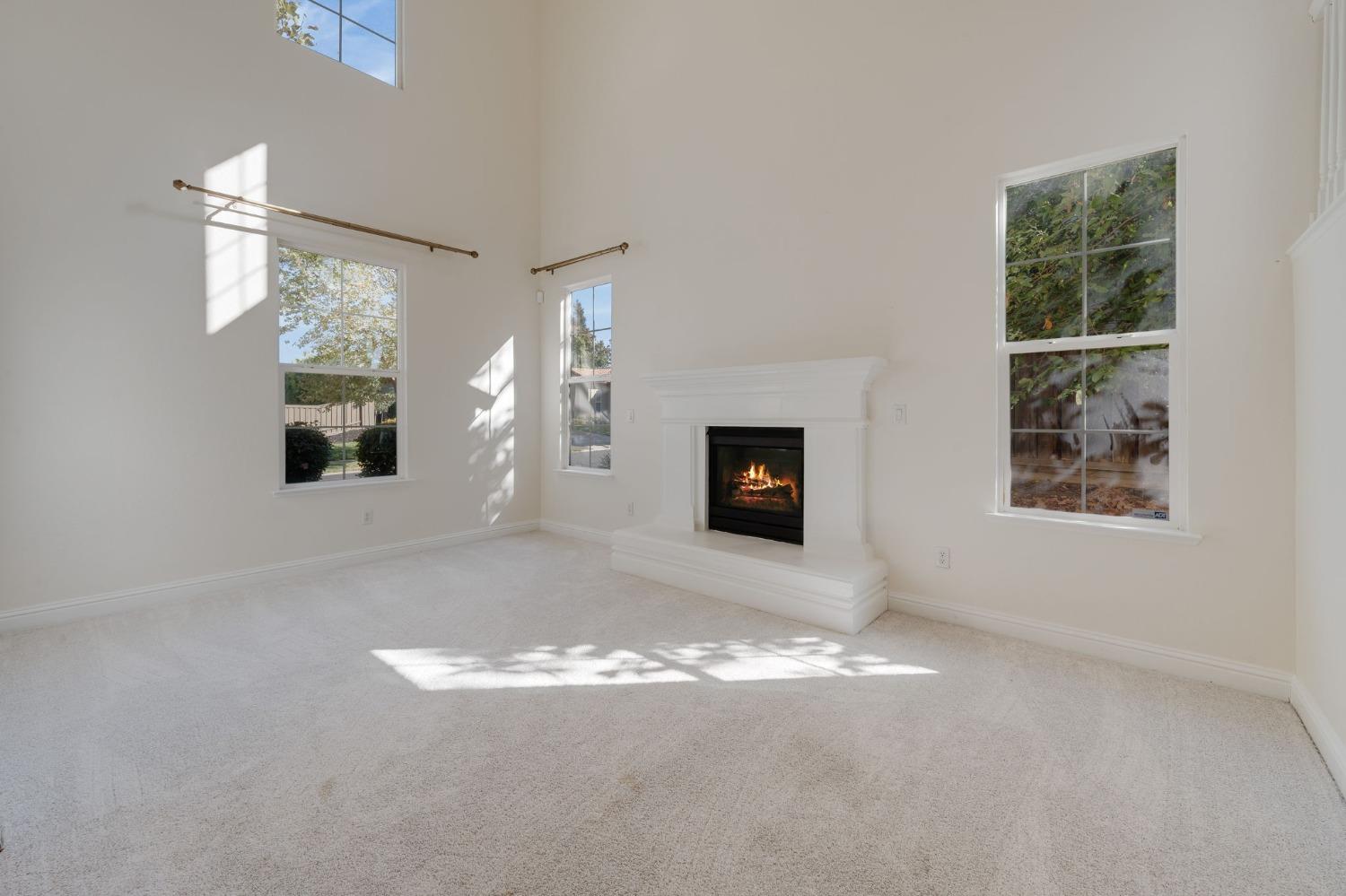 Detail Gallery Image 5 of 47 For 9255 Pinehurst Dr, Roseville,  CA 95747 - 4 Beds | 3/1 Baths