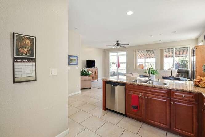 Detail Gallery Image 13 of 55 For 9679 Dartwell Way, Sacramento,  CA 95829 - 2 Beds | 2 Baths