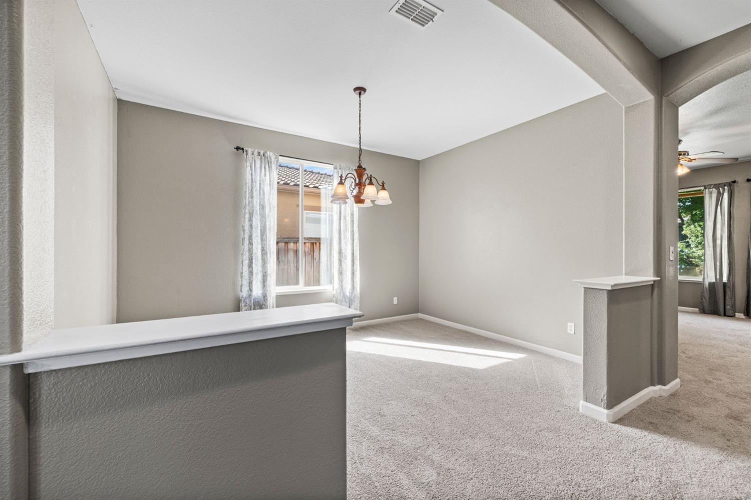 Detail Gallery Image 17 of 54 For 12082 Erato Cir, Rancho Cordova,  CA 95742 - 4 Beds | 2/1 Baths