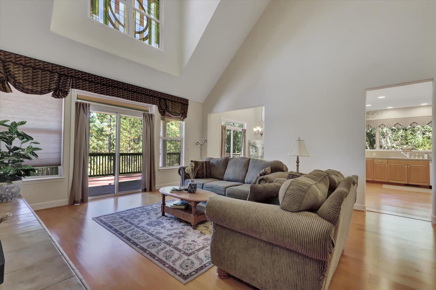 Detail Gallery Image 18 of 99 For 11722 Logans Run Ct, Grass Valley,  CA 95945 - 4 Beds | 3/1 Baths