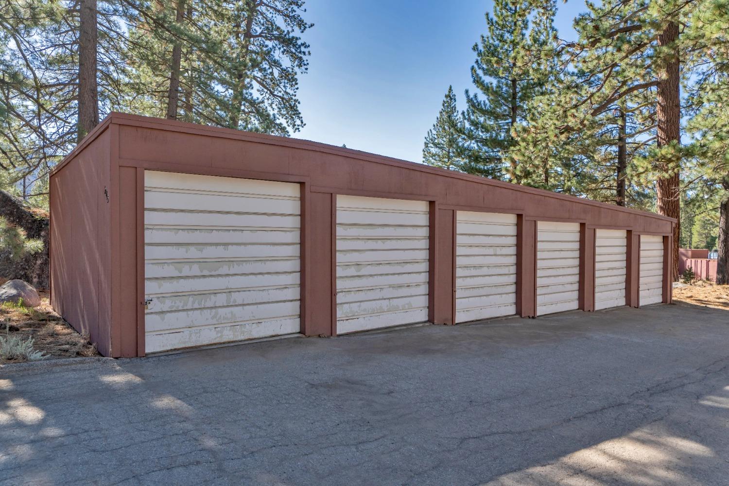 Detail Gallery Image 2 of 10 For 1045 Shakori Dr, South Lake Tahoe,  CA 96150 - – Beds | – Baths