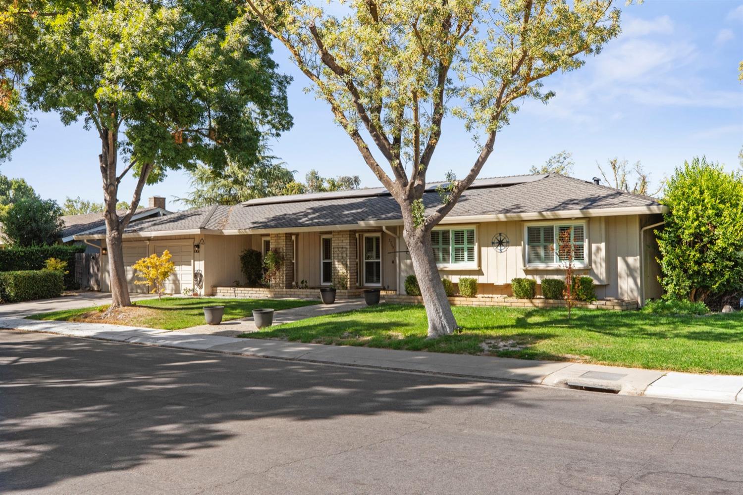 Detail Gallery Image 3 of 38 For 2709 Deerfield Pl, Modesto,  CA 95355 - 3 Beds | 2 Baths