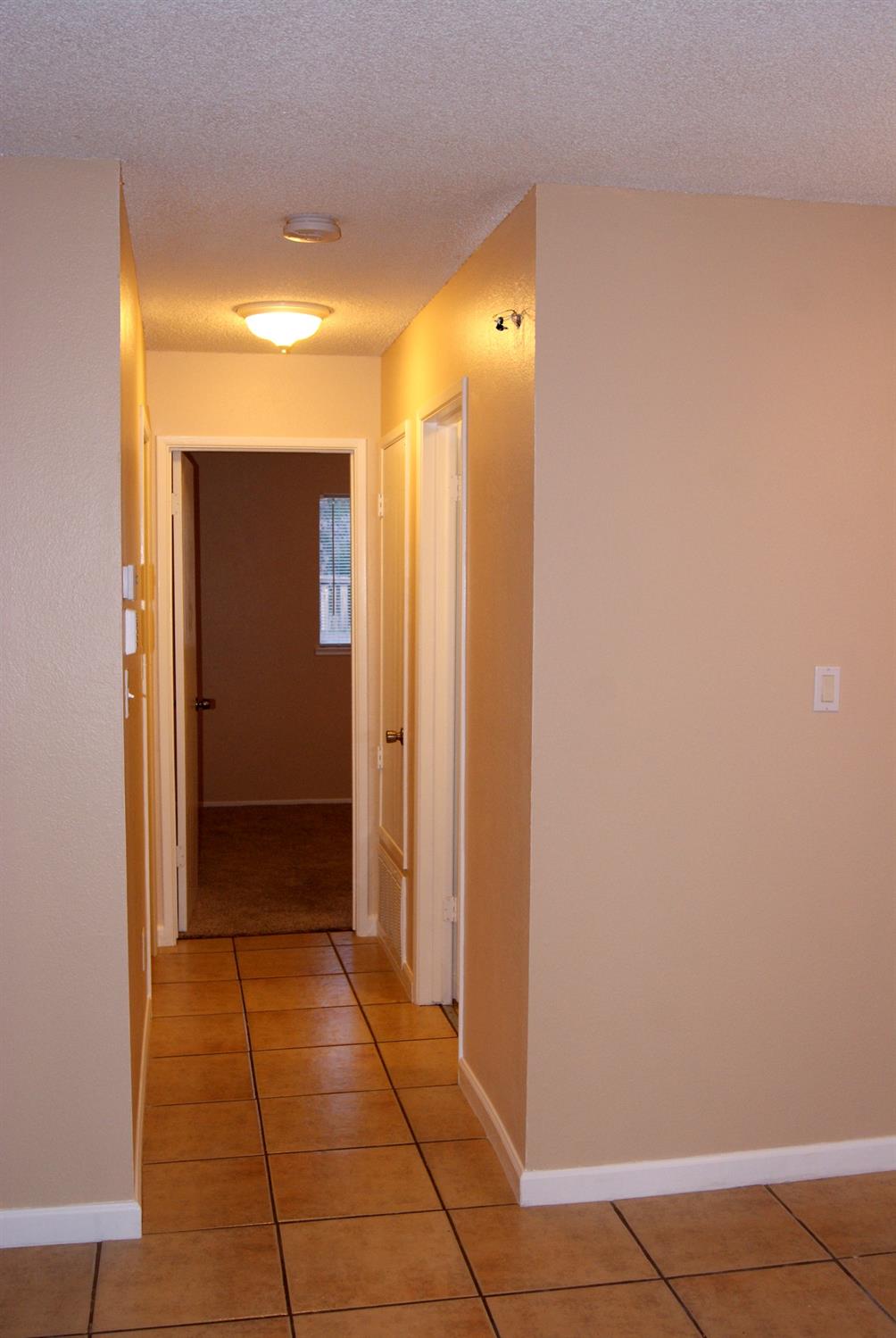 Detail Gallery Image 5 of 16 For 1296 Spruce Ln #16,  Manteca,  CA 95336 - 2 Beds | 2 Baths