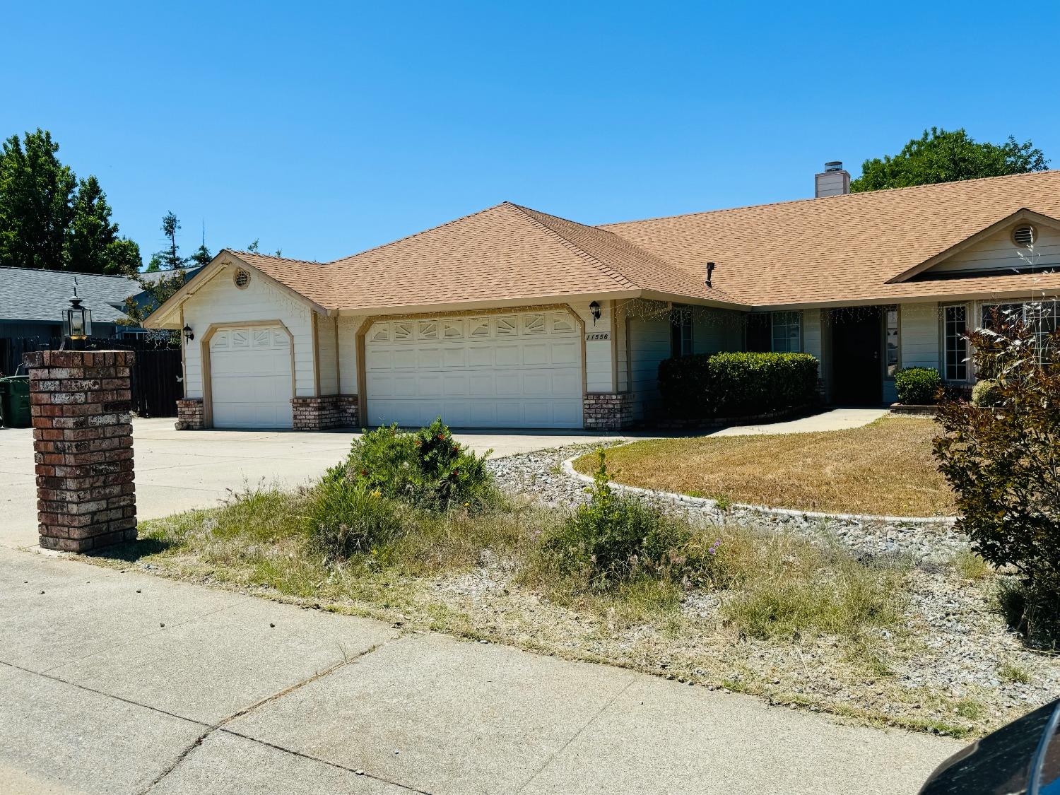 Detail Gallery Image 5 of 39 For 11556 La Costa Ct, Redding,  CA 96003 - 5 Beds | 2 Baths