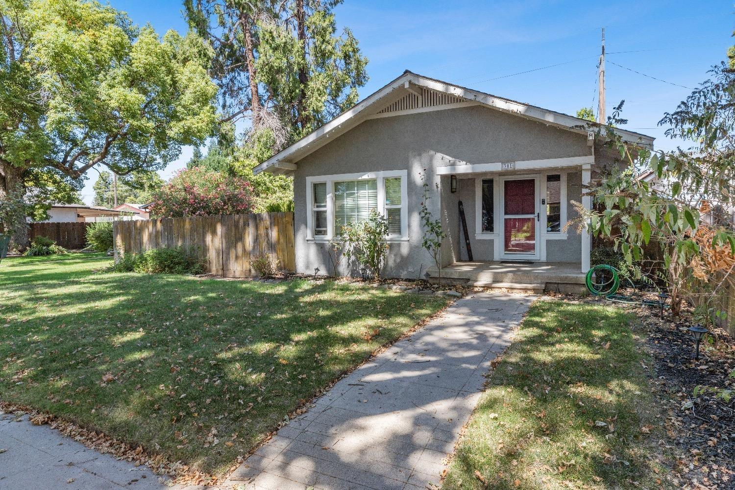 Detail Gallery Image 1 of 16 For 301 Maynell Ave, Modesto,  CA 95354 - 2 Beds | 1 Baths