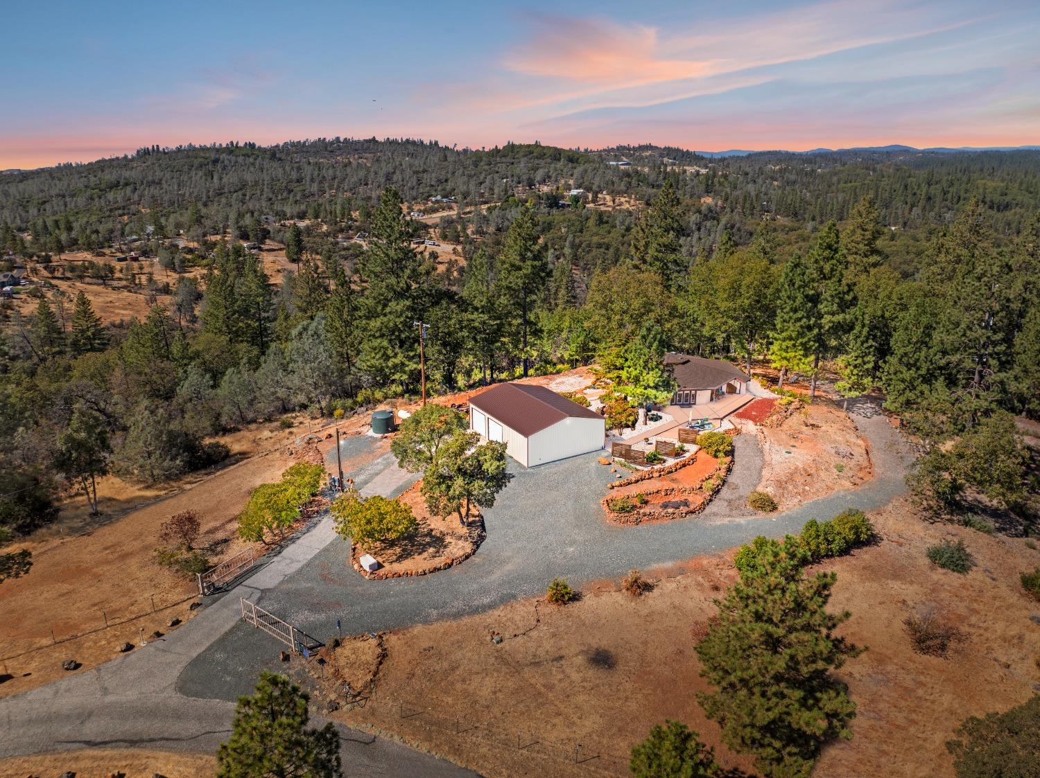 Detail Gallery Image 4 of 79 For 15897 Keson Pl, Grass Valley,  CA 95949 - 2 Beds | 2/1 Baths