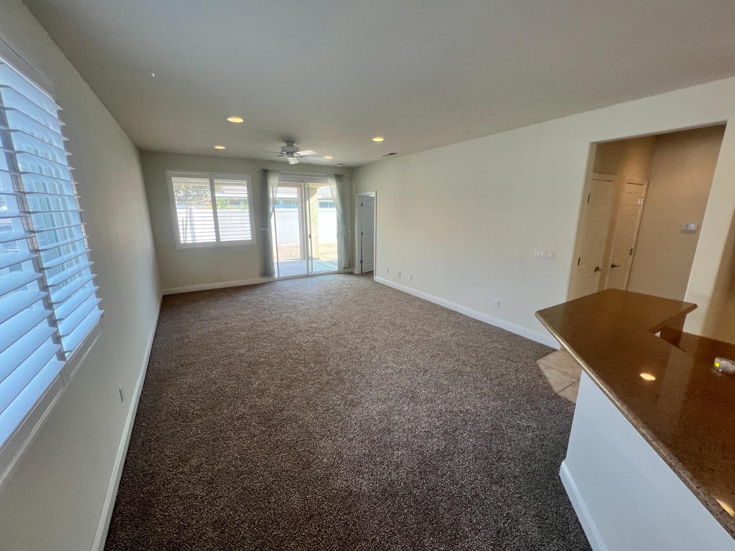 Detail Gallery Image 9 of 36 For 2326 Shadow Berry Dr, Manteca,  CA 95336 - 2 Beds | 2 Baths