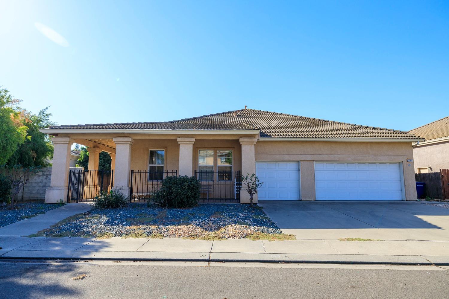 Detail Gallery Image 1 of 46 For 3144 La Costa Ln, Modesto,  CA 95355 - 4 Beds | 3 Baths