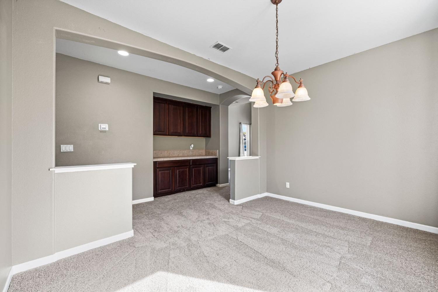 Detail Gallery Image 15 of 54 For 12082 Erato Cir, Rancho Cordova,  CA 95742 - 4 Beds | 2/1 Baths