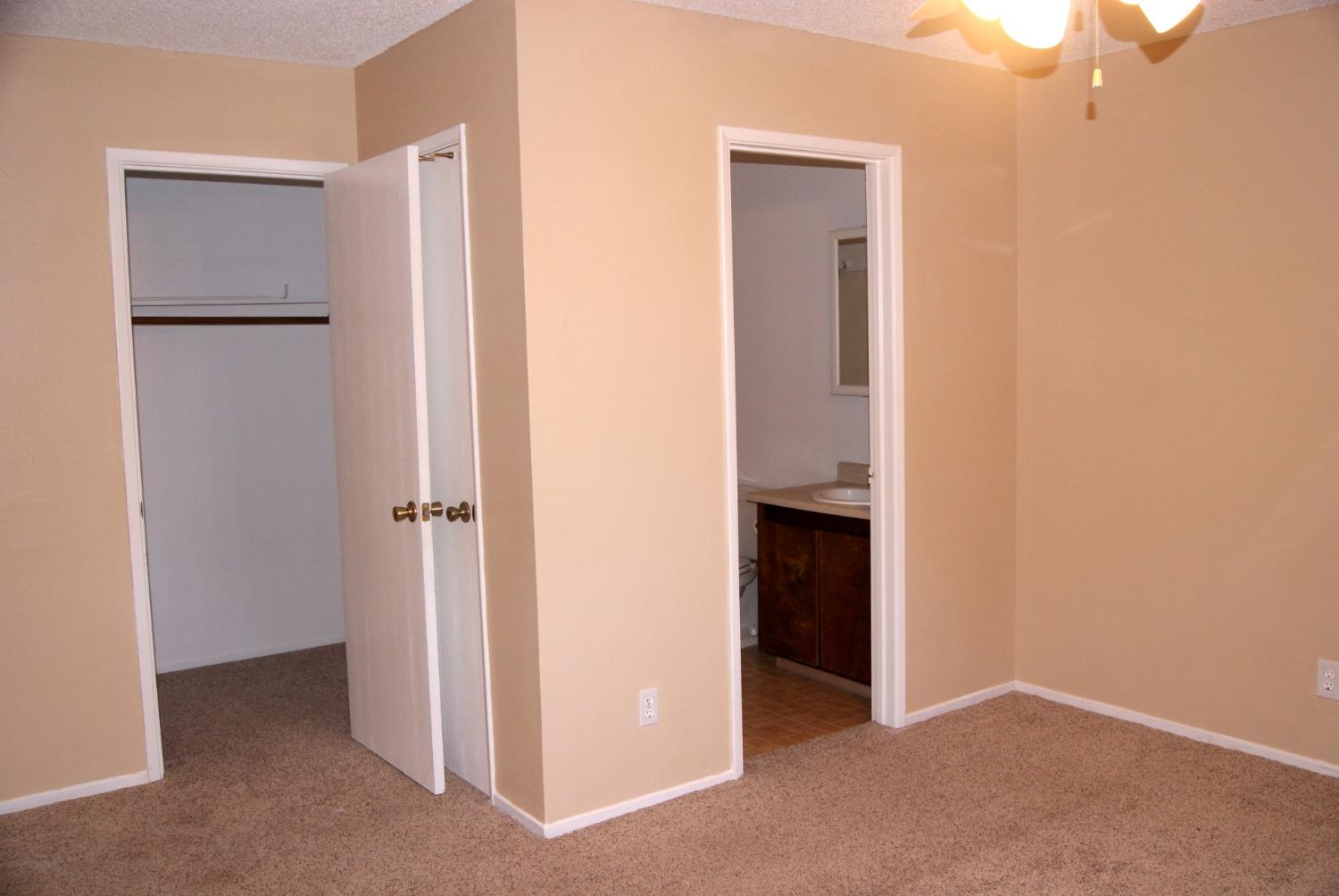 Detail Gallery Image 6 of 16 For 1296 Spruce Ln #16,  Manteca,  CA 95336 - 2 Beds | 2 Baths