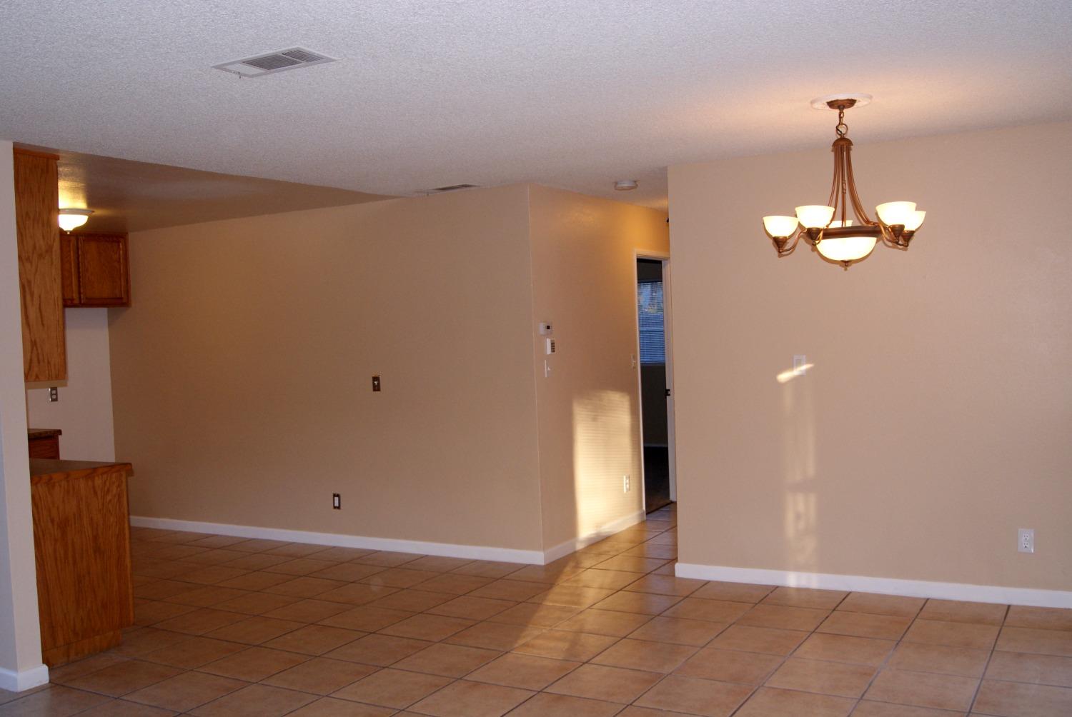 Detail Gallery Image 3 of 16 For 1296 Spruce Ln #16,  Manteca,  CA 95336 - 2 Beds | 2 Baths