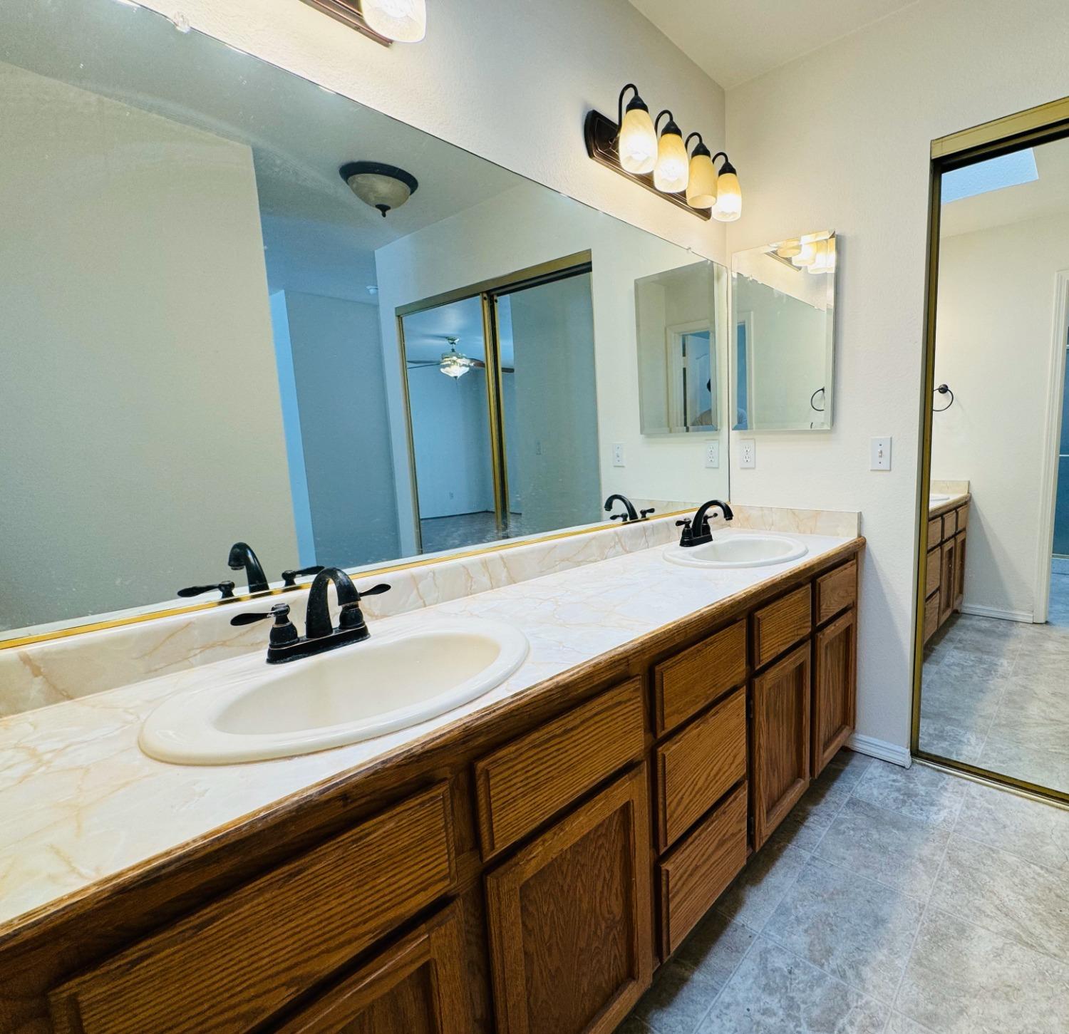 Detail Gallery Image 21 of 39 For 11556 La Costa Ct, Redding,  CA 96003 - 5 Beds | 2 Baths