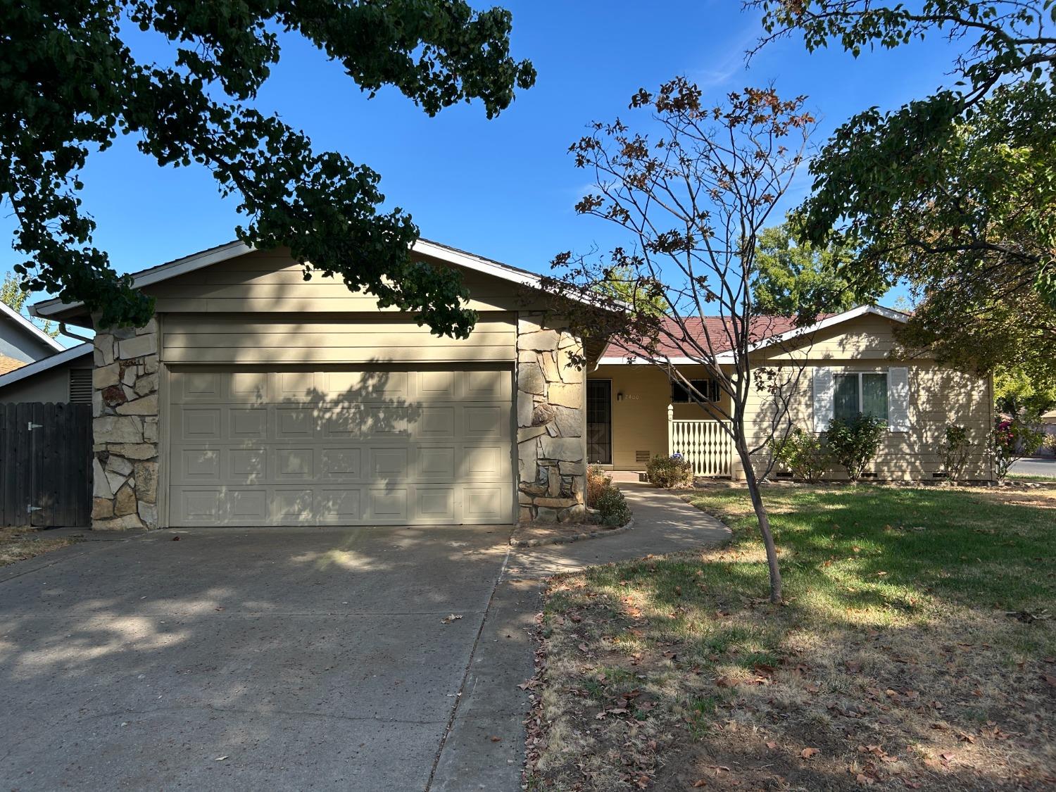 Detail Gallery Image 1 of 1 For 2400 El Lujo Way, Rancho Cordova,  CA 95670 - 3 Beds | 2 Baths