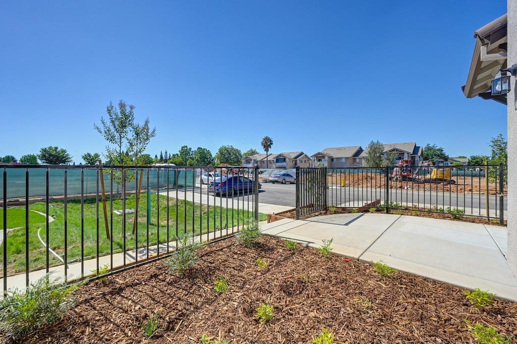 Detail Gallery Image 26 of 35 For 1736 Grand Breeze Ln #74,  Lincoln,  CA 95648 - 3 Beds | 2/1 Baths