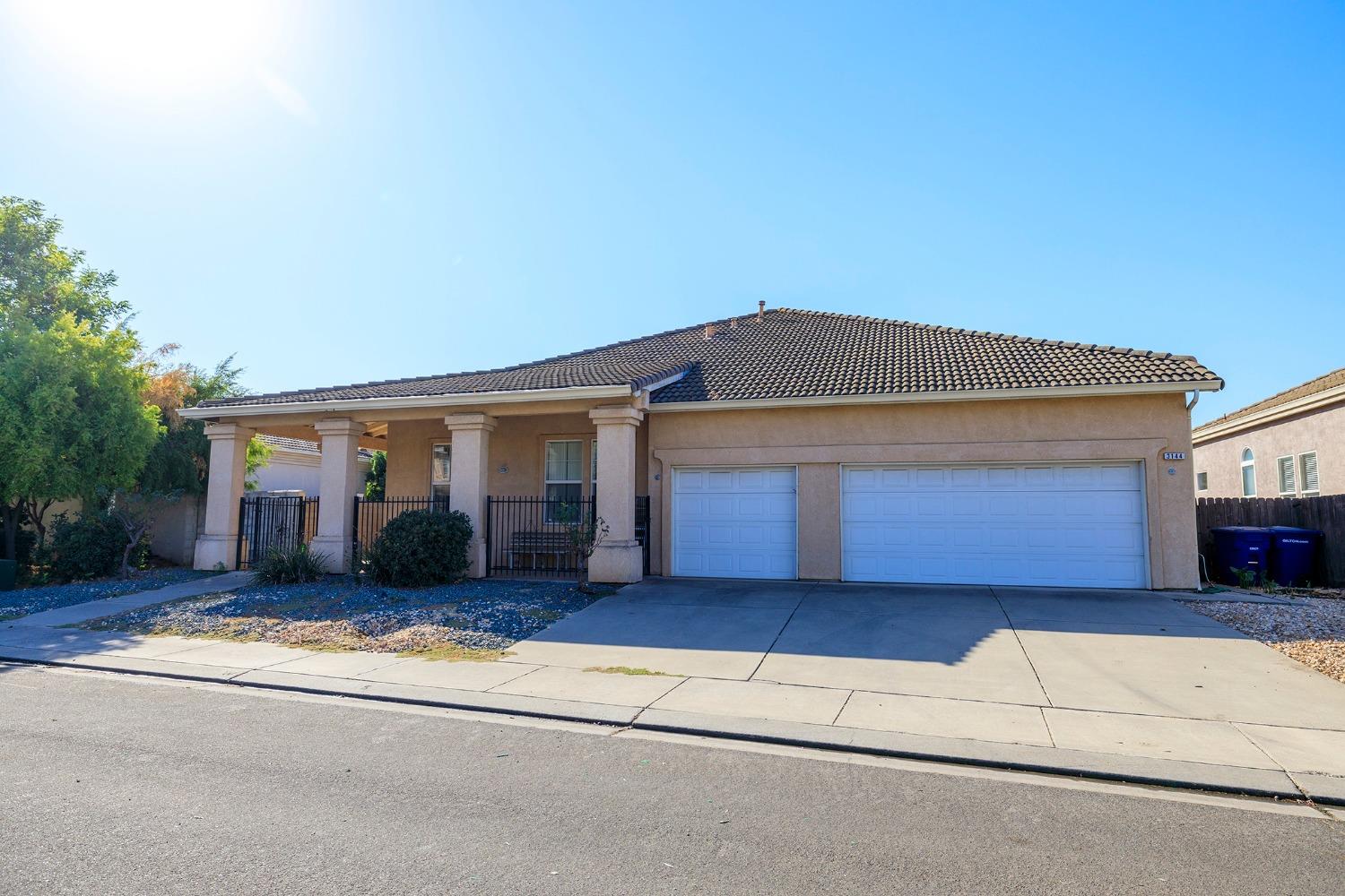 Detail Gallery Image 2 of 46 For 3144 La Costa Ln, Modesto,  CA 95355 - 4 Beds | 3 Baths