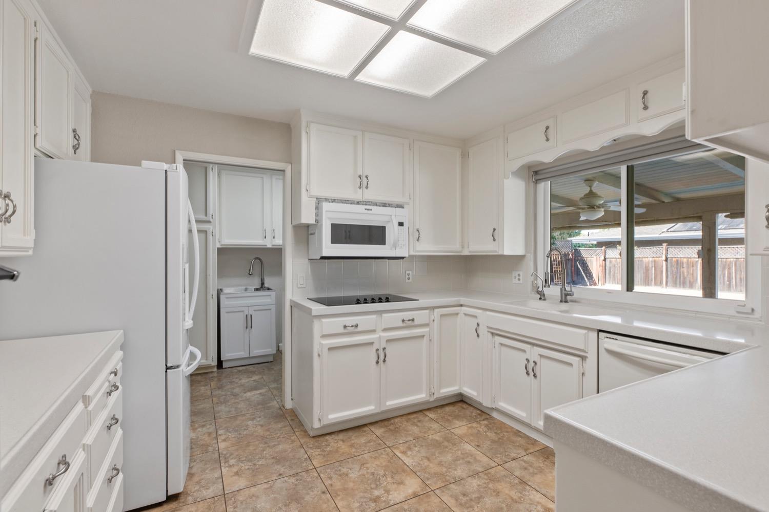 Detail Gallery Image 16 of 38 For 2709 Deerfield Pl, Modesto,  CA 95355 - 3 Beds | 2 Baths