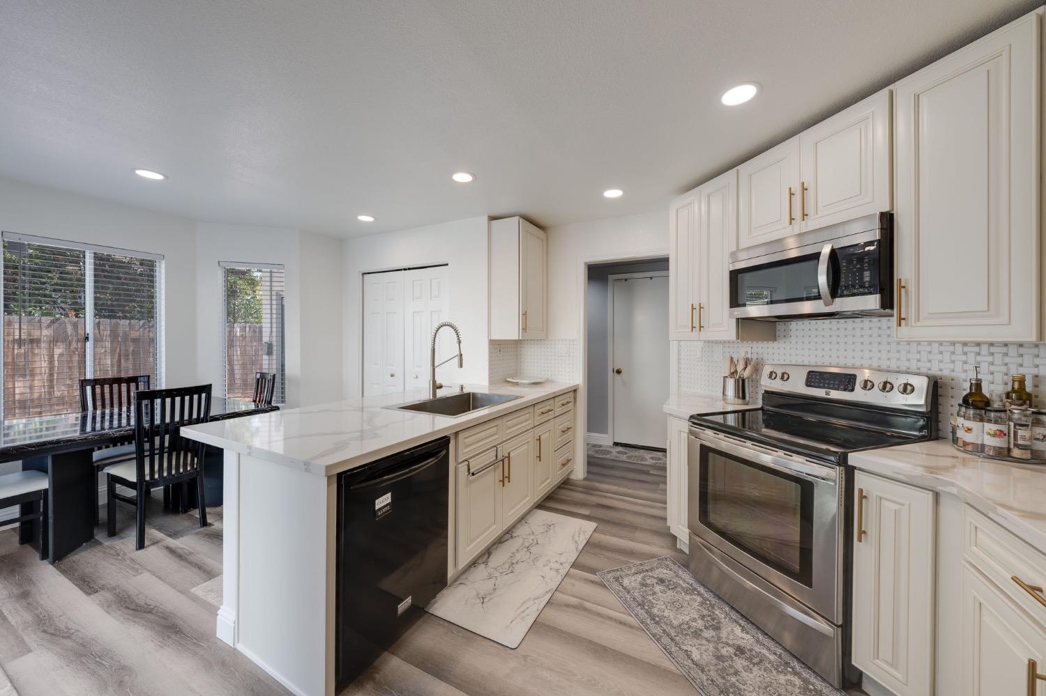 Thornbury Drive, Antelope, California image 5