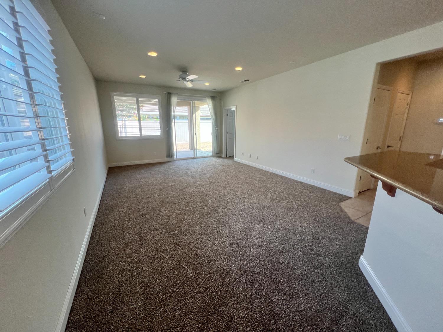 Detail Gallery Image 8 of 36 For 2326 Shadow Berry Dr, Manteca,  CA 95336 - 2 Beds | 2 Baths