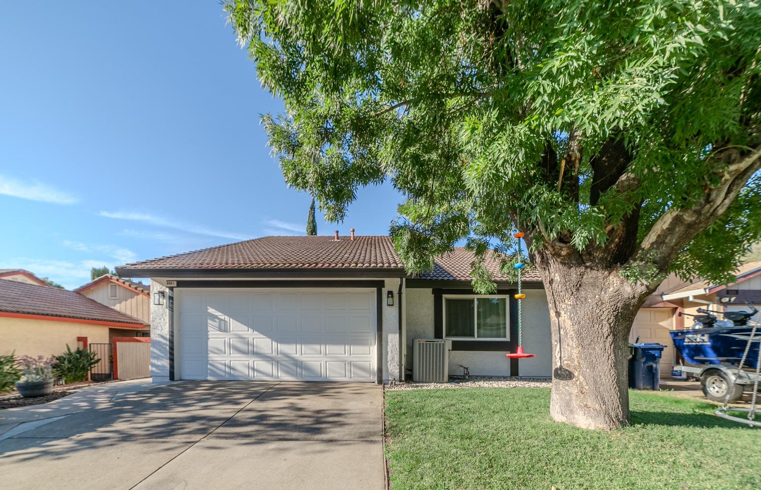 Detail Gallery Image 1 of 34 For 8081 Forest Glen Way, Citrus Heights,  CA 95610 - 3 Beds | 2 Baths