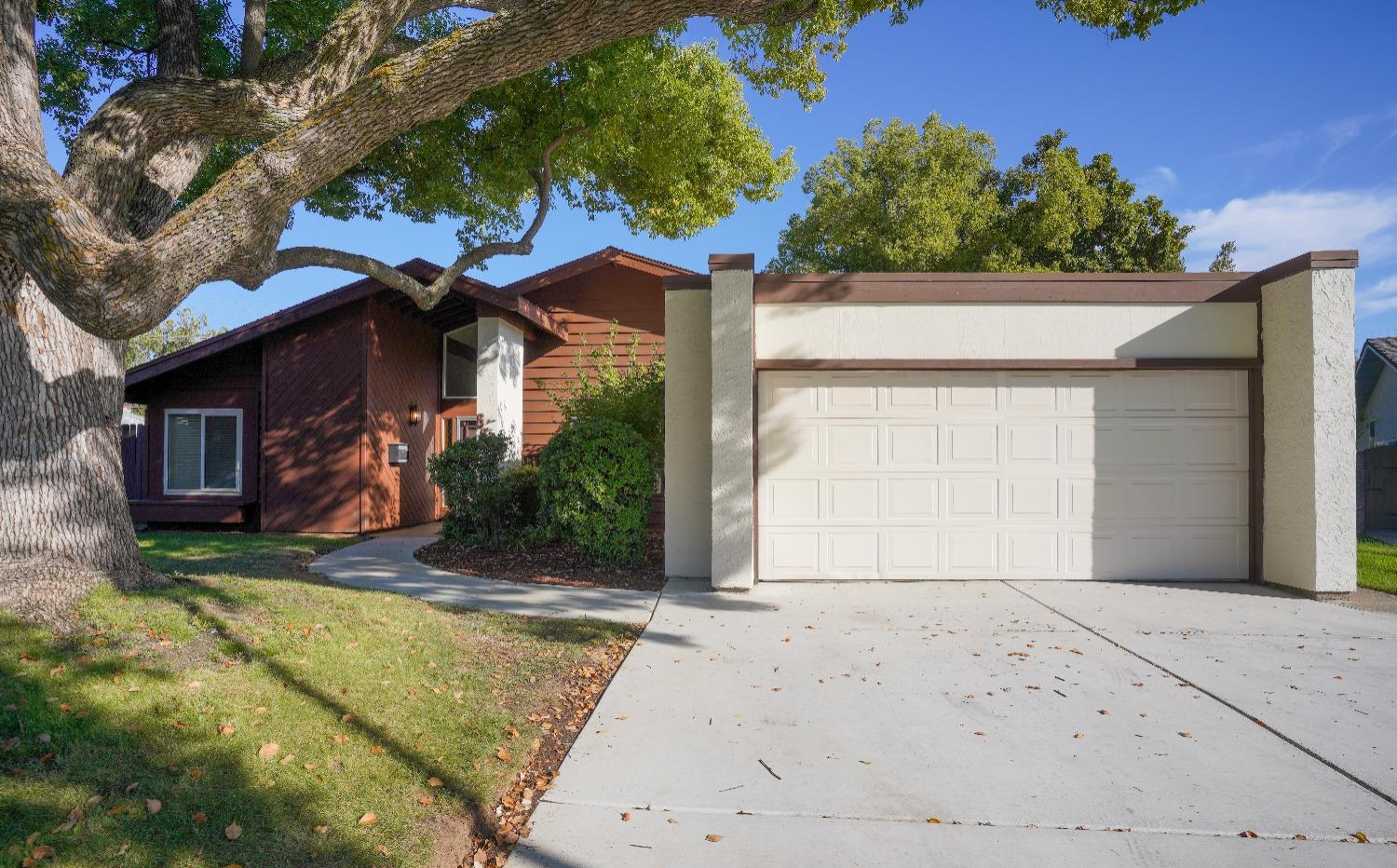 Detail Gallery Image 3 of 50 For 8878 Nimbus Way, Orangevale,  CA 95662 - 4 Beds | 2 Baths