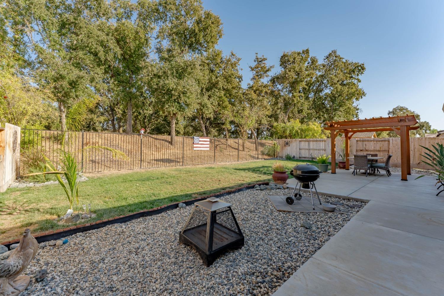 Detail Gallery Image 32 of 59 For 733 Pacific Grove Way, Plumas Lake,  CA 95961 - 3 Beds | 2 Baths