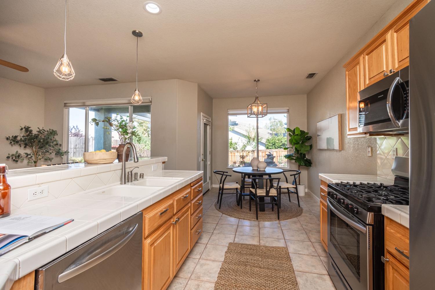 Detail Gallery Image 23 of 57 For 2507 Sasparilla Ct, Rocklin,  CA 95765 - 2 Beds | 2 Baths