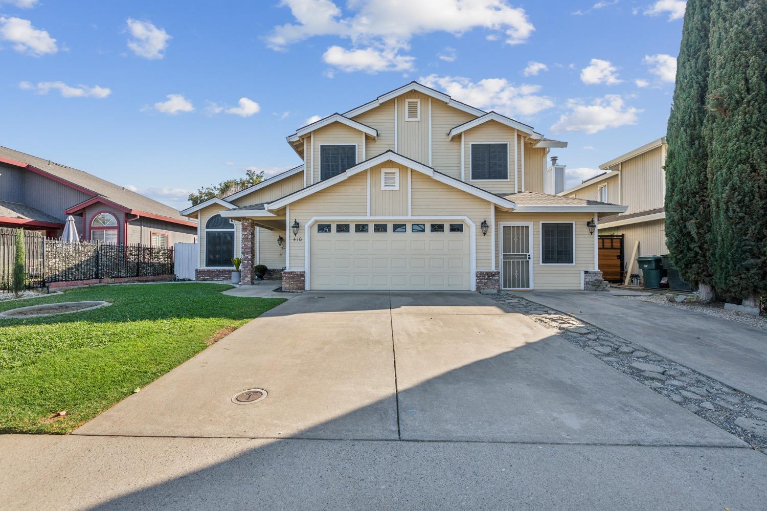 Detail Gallery Image 1 of 38 For 410 L St, Rio Linda,  CA 95673 - 4 Beds | 3 Baths