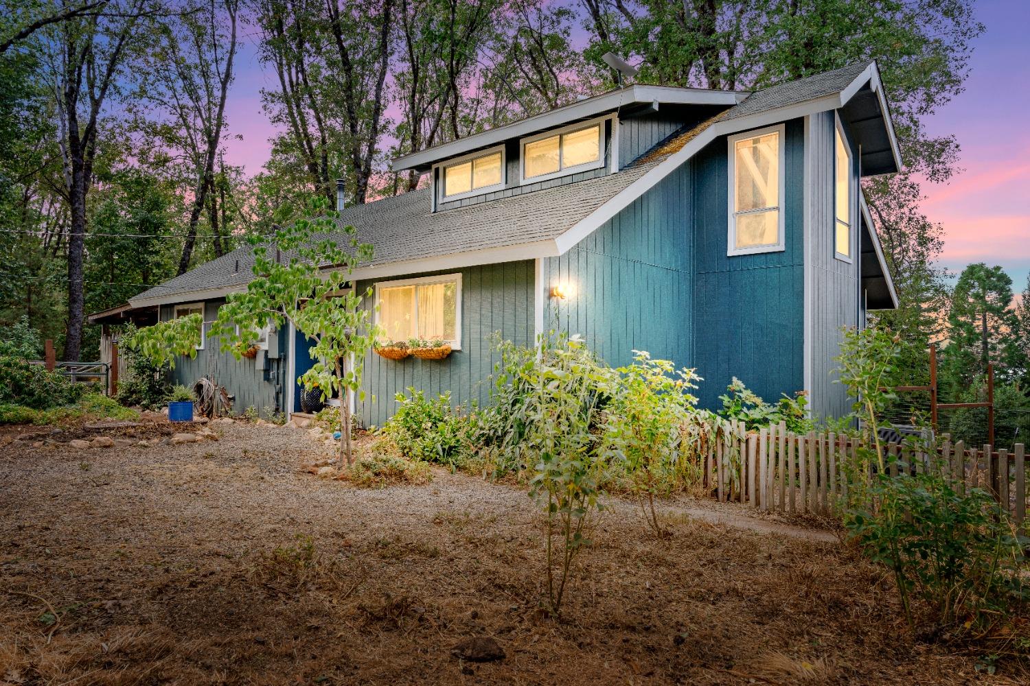 Detail Gallery Image 1 of 72 For 13610 Lightning Tree Rd, Nevada City,  CA 95959 - 2 Beds | 2 Baths