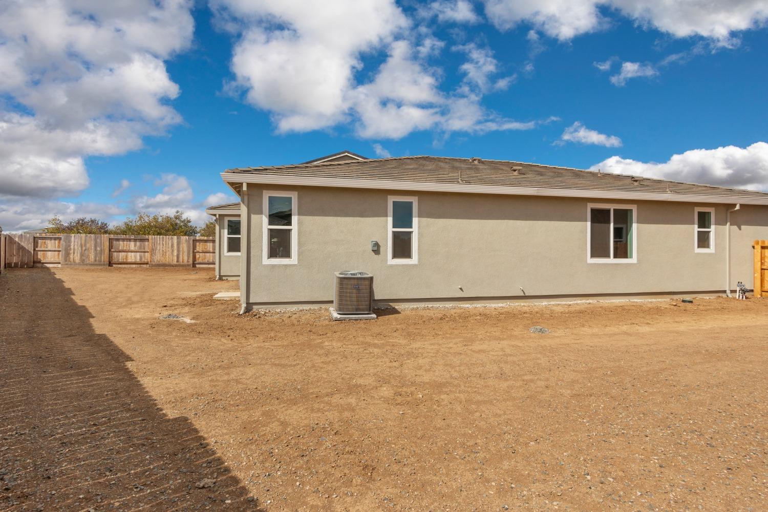 Detail Gallery Image 42 of 46 For 1716 Stinson Way, Plumas Lake,  CA 95961 - 3 Beds | 2/1 Baths