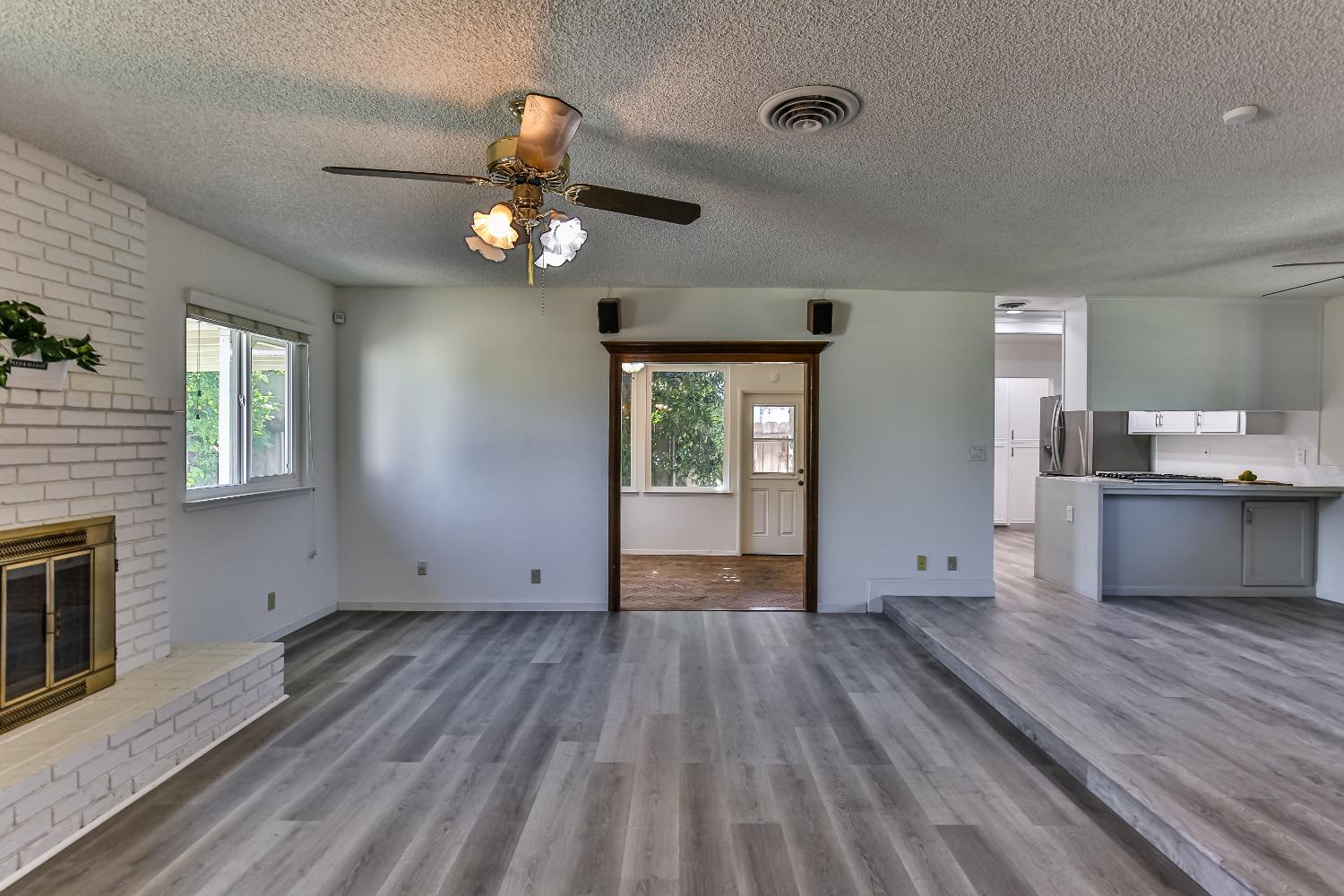 Detail Gallery Image 3 of 16 For 1661 Clark Ave, Yuba City,  CA 95991 - 3 Beds | 2 Baths