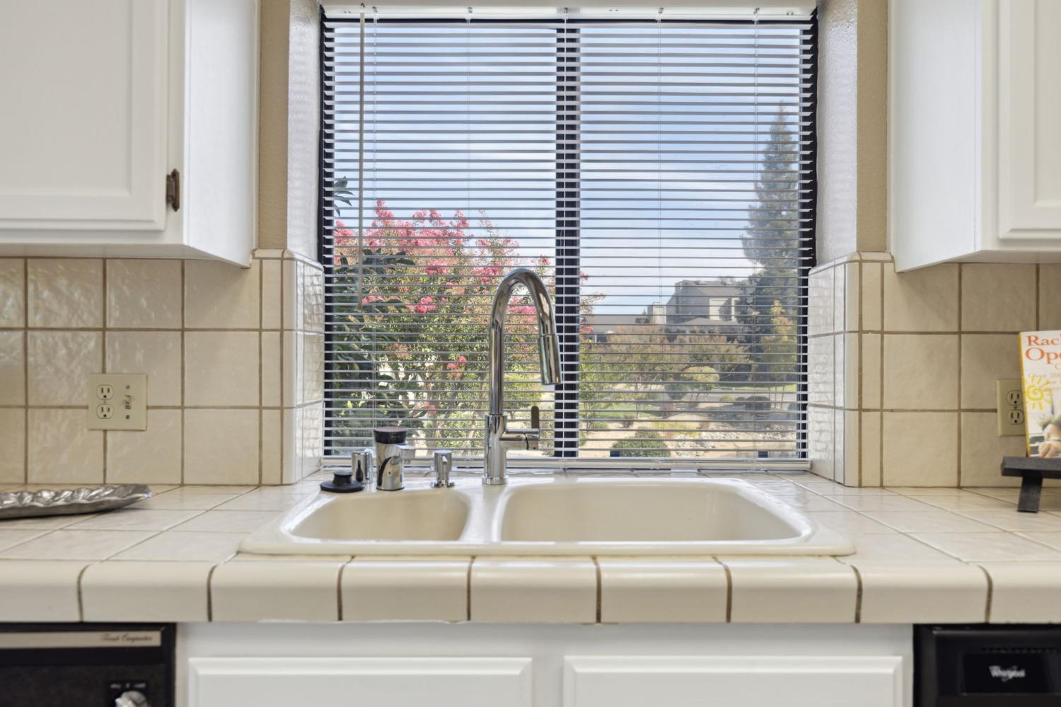 Detail Gallery Image 18 of 37 For 301 Inverness Ct, Roseville,  CA 95678 - 3 Beds | 2 Baths