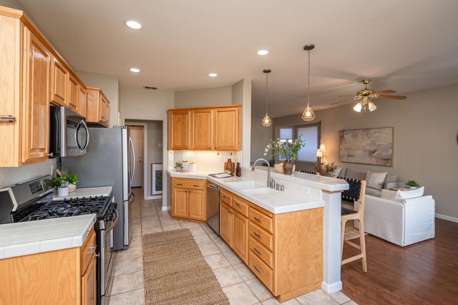 Detail Gallery Image 16 of 57 For 2507 Sasparilla Ct, Rocklin,  CA 95765 - 2 Beds | 2 Baths