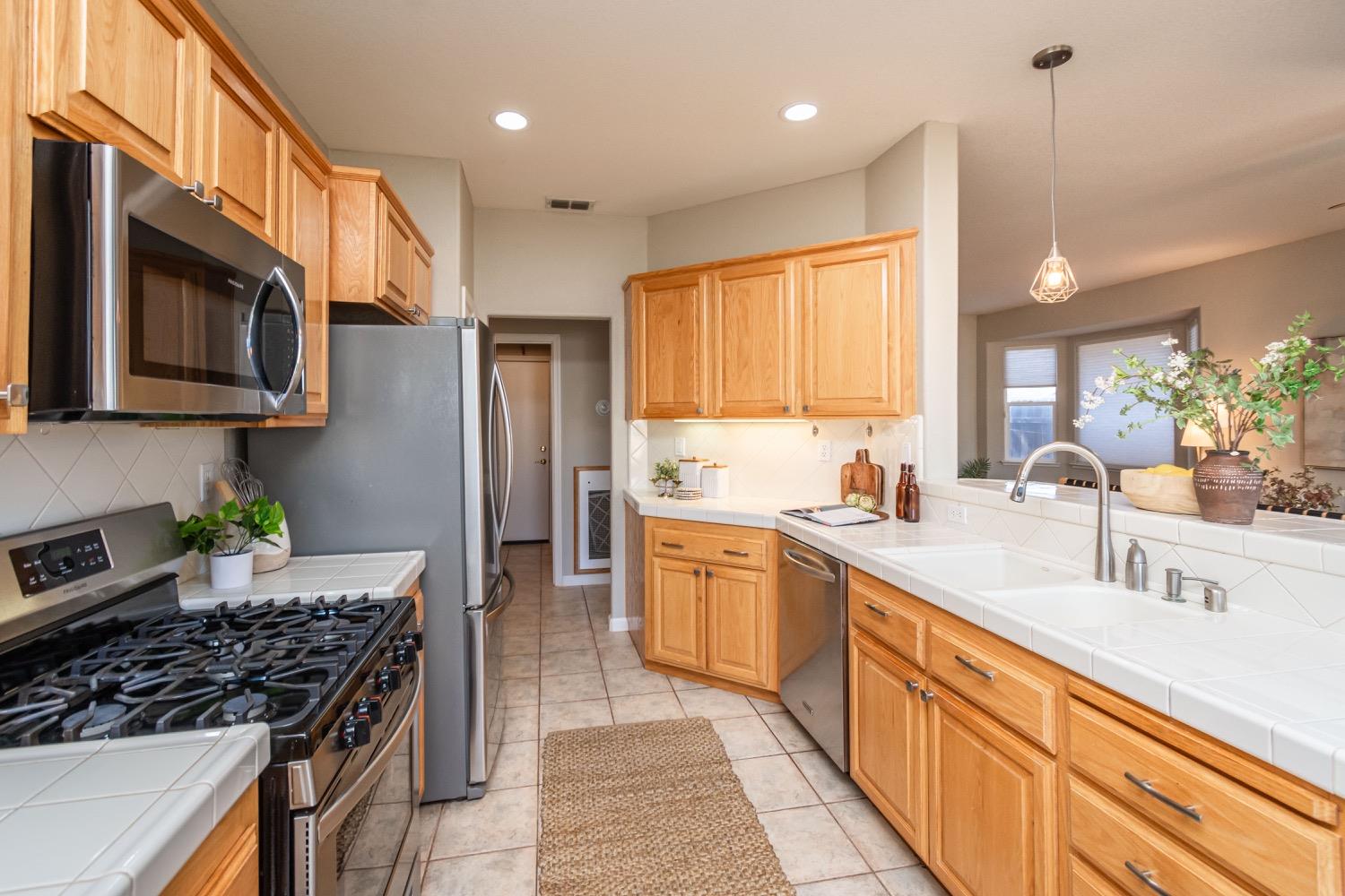 Detail Gallery Image 27 of 57 For 2507 Sasparilla Ct, Rocklin,  CA 95765 - 2 Beds | 2 Baths