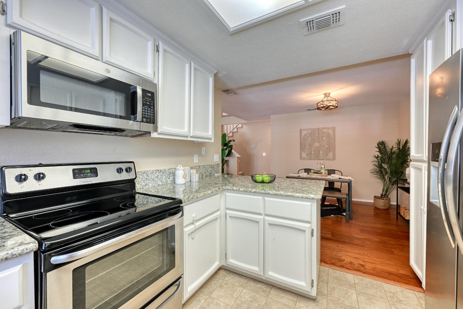 Detail Gallery Image 10 of 30 For 6347 Slippery Creek Ln, Citrus Heights,  CA 95621 - 3 Beds | 2/1 Baths