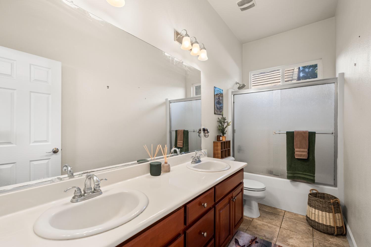 Detail Gallery Image 19 of 54 For 1377 Snowy Egret St, Plumas Lake,  CA 95961 - 4 Beds | 2/1 Baths