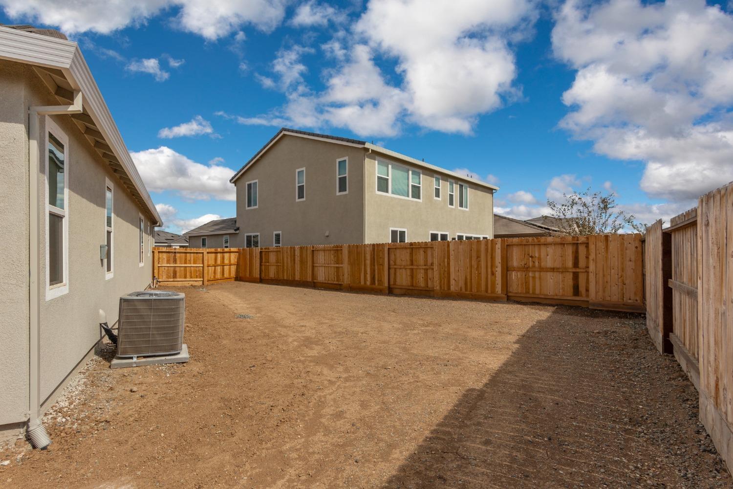 Detail Gallery Image 41 of 46 For 1716 Stinson Way, Plumas Lake,  CA 95961 - 3 Beds | 2/1 Baths