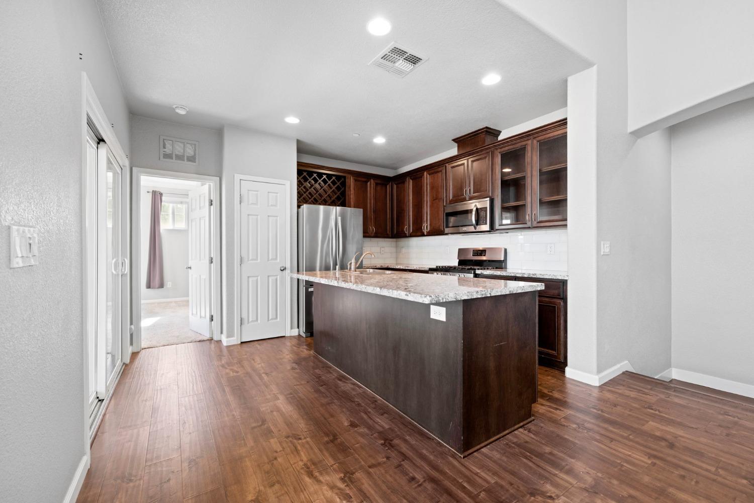 Detail Gallery Image 16 of 57 For 1050 Sierra View Cir #1,  Lincoln,  CA 95648 - 2 Beds | 2 Baths