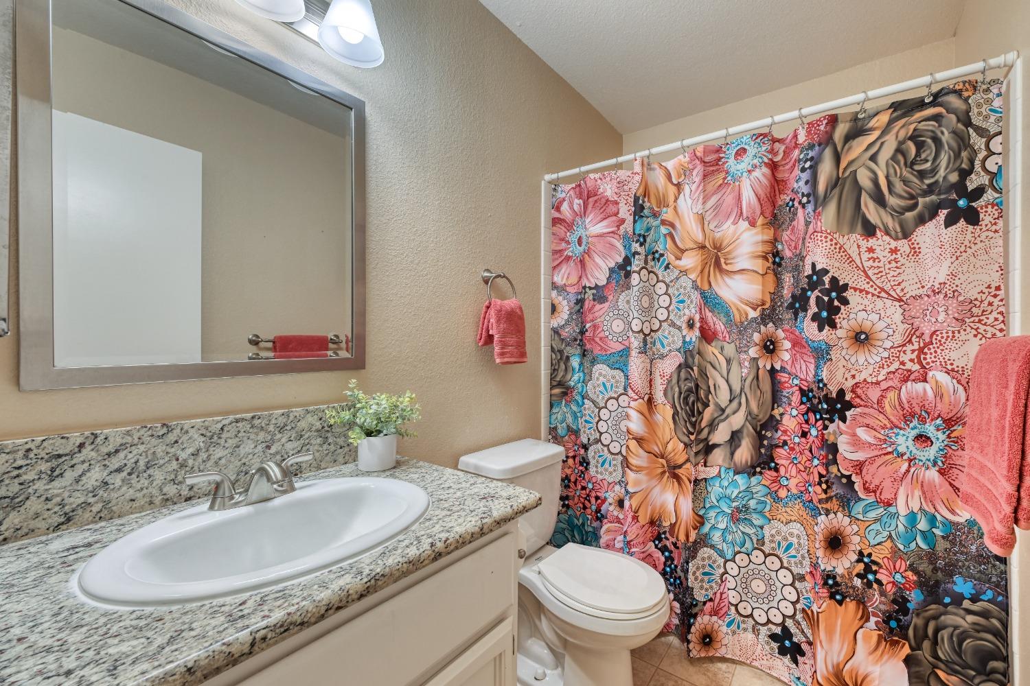 Detail Gallery Image 13 of 30 For 6347 Slippery Creek Ln, Citrus Heights,  CA 95621 - 3 Beds | 2/1 Baths