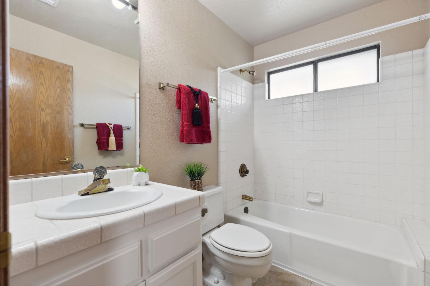 Detail Gallery Image 28 of 37 For 301 Inverness Ct, Roseville,  CA 95678 - 3 Beds | 2 Baths