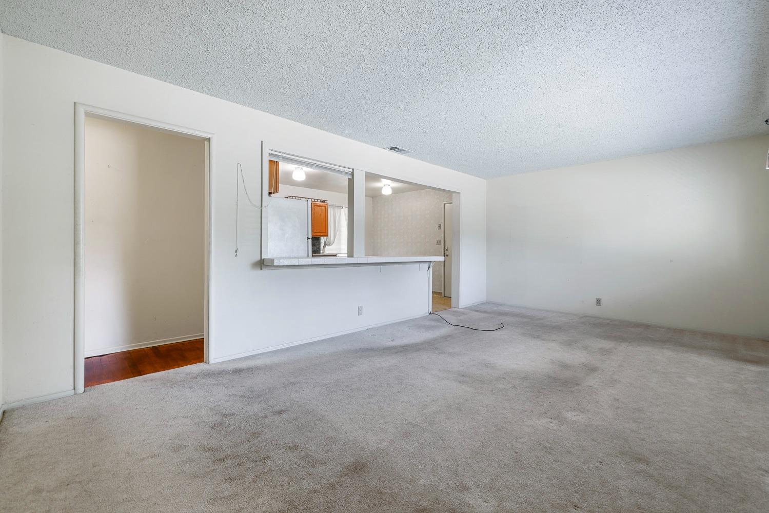 N Pleasant Avenue, Fresno, California image 9