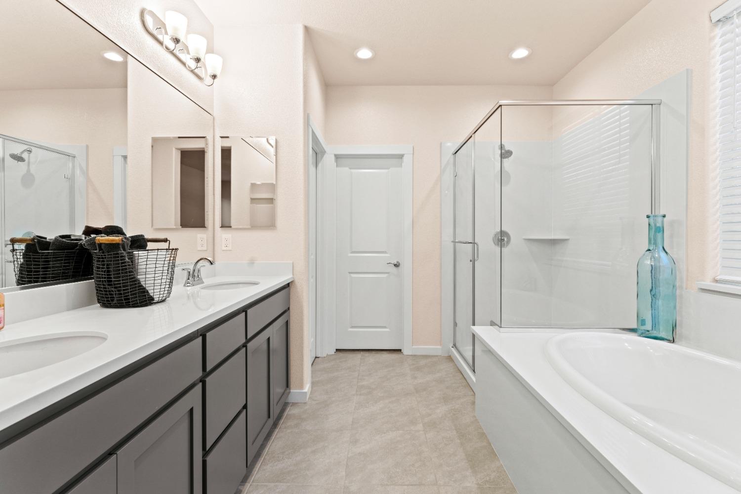 Detail Gallery Image 21 of 59 For 733 Pacific Grove Way, Plumas Lake,  CA 95961 - 3 Beds | 2 Baths