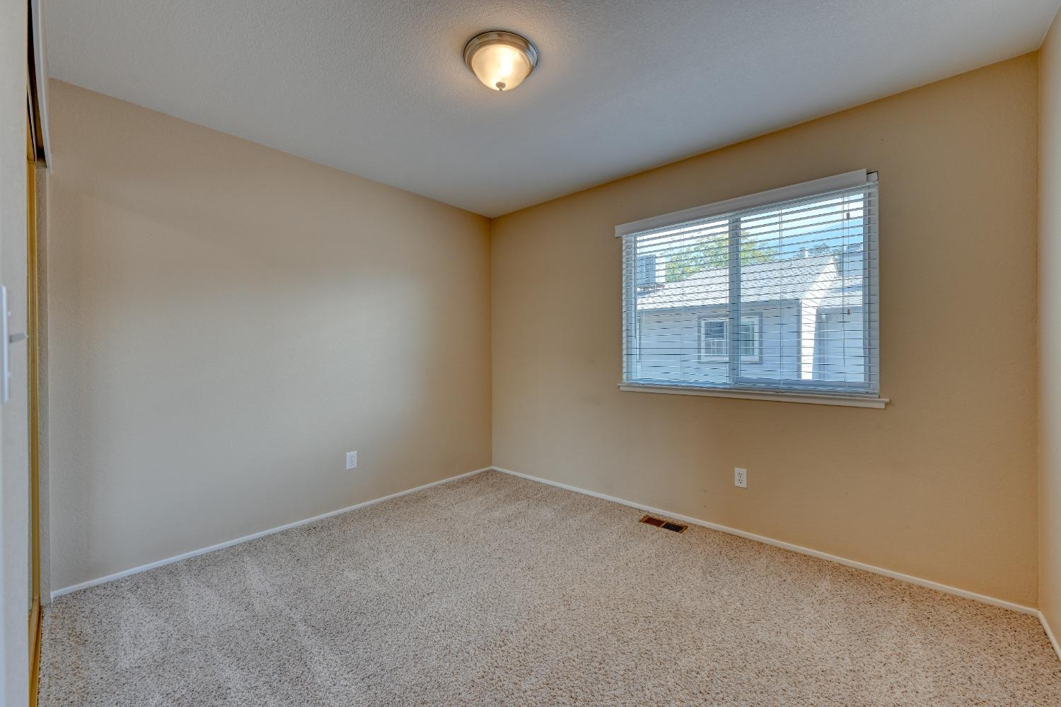 Detail Gallery Image 14 of 30 For 6347 Slippery Creek Ln, Citrus Heights,  CA 95621 - 3 Beds | 2/1 Baths