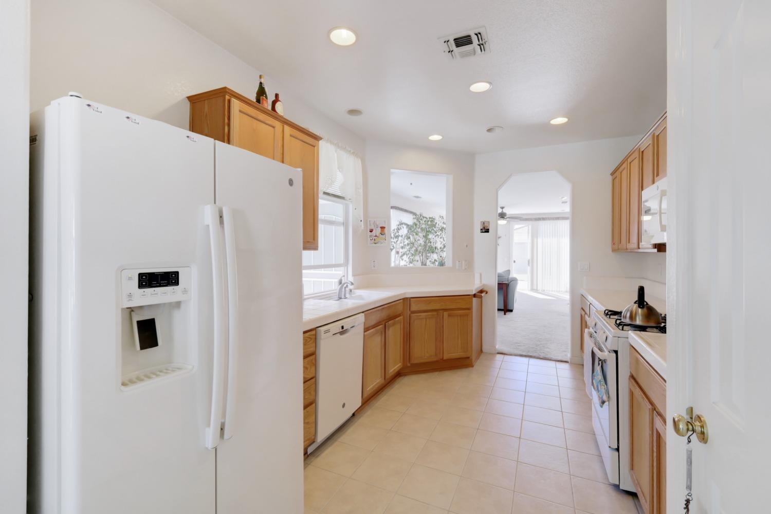 Detail Gallery Image 15 of 59 For 2326 Ryedale Ln, Sacramento,  CA 95835 - 2 Beds | 2 Baths