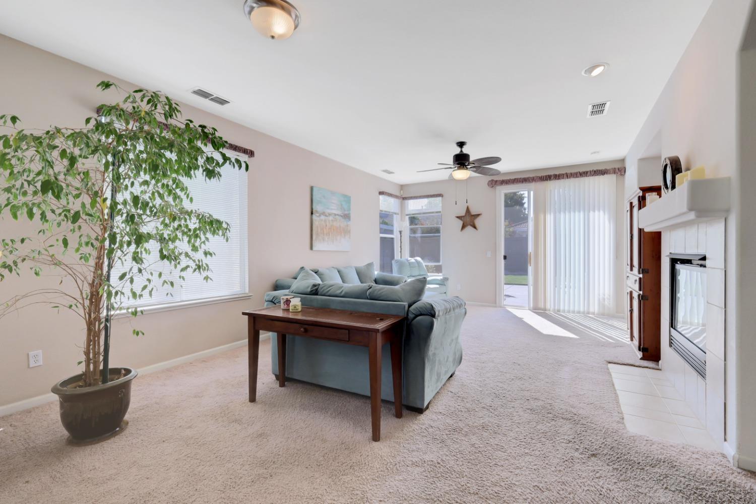 Detail Gallery Image 18 of 59 For 2326 Ryedale Ln, Sacramento,  CA 95835 - 2 Beds | 2 Baths