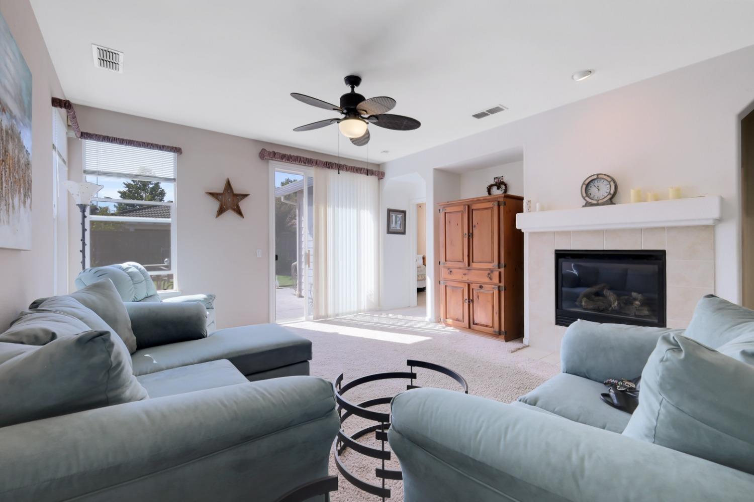 Detail Gallery Image 3 of 59 For 2326 Ryedale Ln, Sacramento,  CA 95835 - 2 Beds | 2 Baths