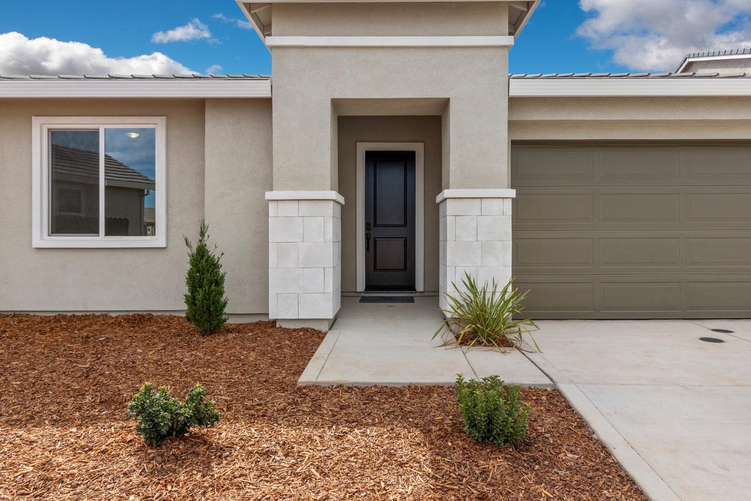 Detail Gallery Image 2 of 46 For 1716 Stinson Way, Plumas Lake,  CA 95961 - 3 Beds | 2/1 Baths