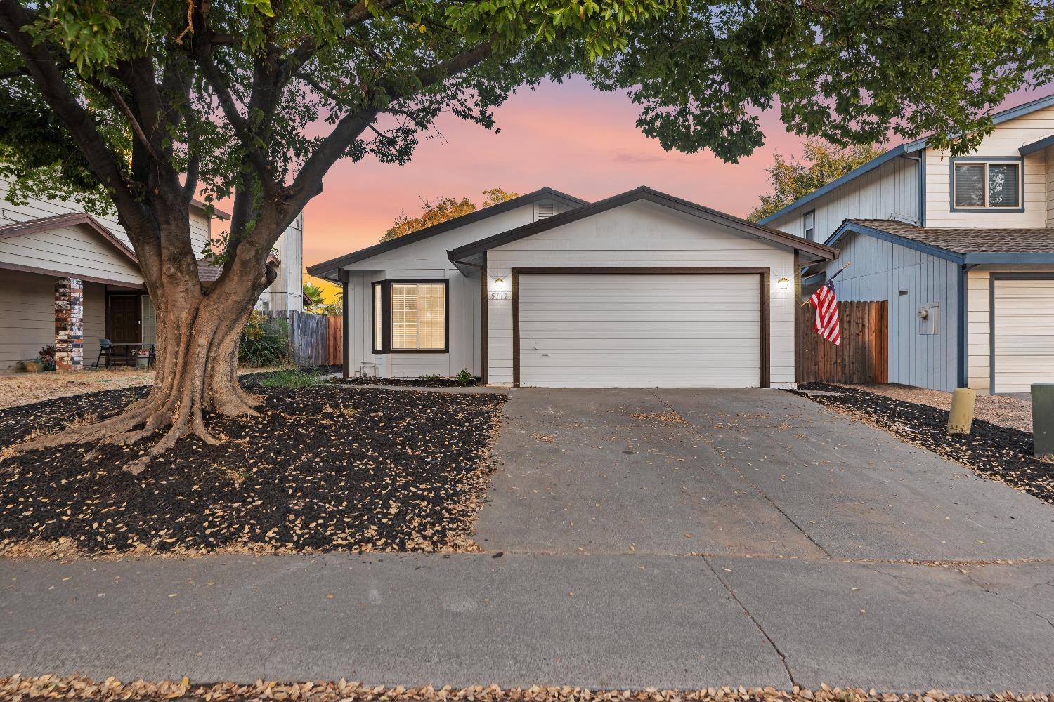 Detail Gallery Image 1 of 26 For 5712 Glassboro Way, Sacramento,  CA 95842 - 3 Beds | 2 Baths