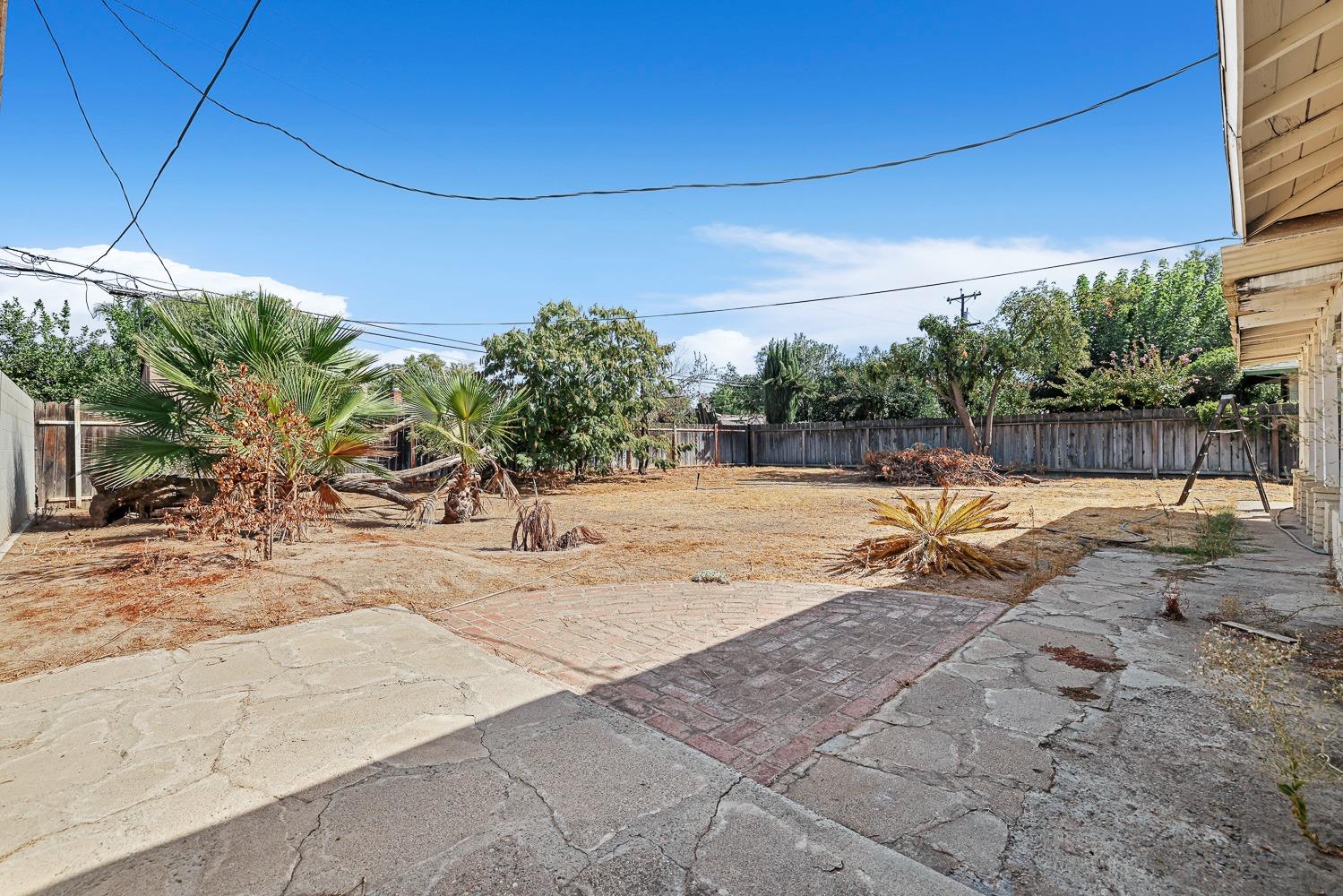 N Pleasant Avenue, Fresno, California image 34